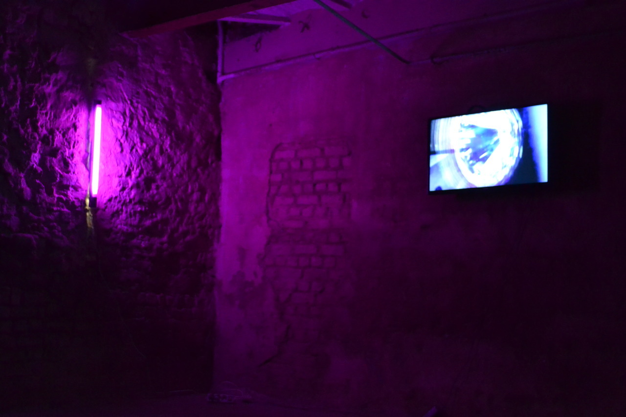 L'ombre de l'eau | vue de l'installation video "Singing machines/ Dancing diamonds""
